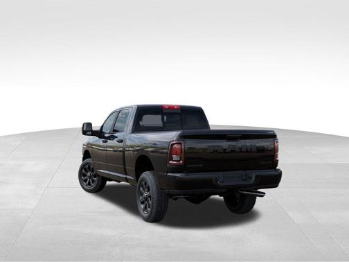Diamond Black Crystal Pearlcoat 2025 RAM 2500 Big Horn Crew Cab 4x4 6'4' Box