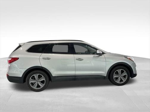 2016 Hyundai SANTA FE SE