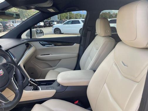 2017 Cadillac XT5 Base