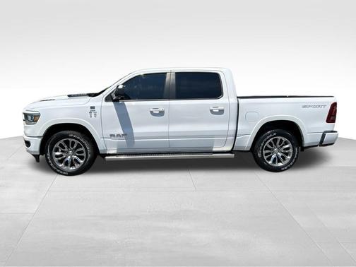 Bright White Clearcoat 2022 RAM 1500 Laramie