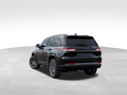 Diamond Black Crystal Pearlcoat 2026 Jeep Grand Cherokee Summit