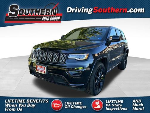 Diamond Black Crystal Pearlcoat 2022 Jeep Grand Cherokee Laredo
