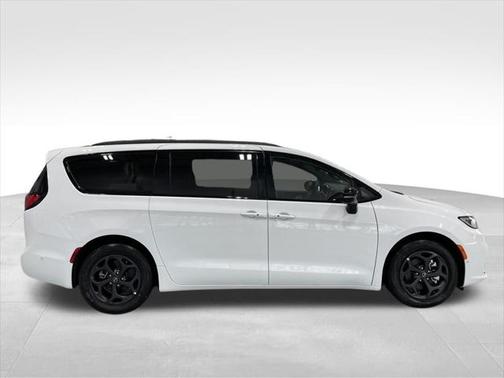 2025 Chrysler Pacifica Hybrid Premium S Appearance Pkg
