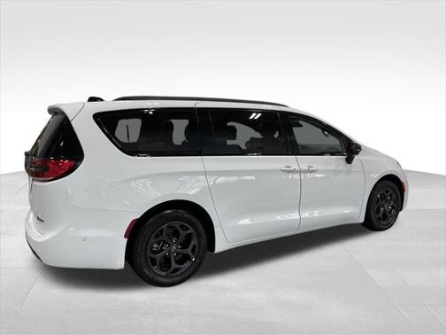 2025 Chrysler Pacifica Hybrid Premium S Appearance Pkg