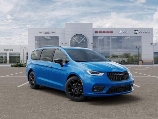 Hydro Blue Pearlcoat 2026 Chrysler Pacifica Limited