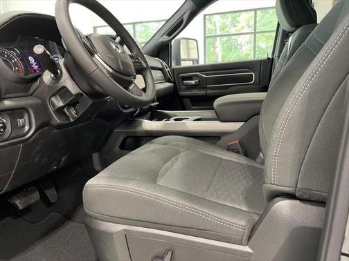 2025 RAM 2500 Big Horn Crew Cab 4x4 6'4' Box