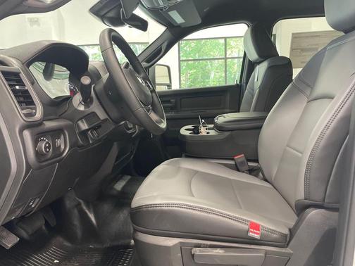2025 RAM 2500 Tradesman Crew Cab 4x4 8' Box