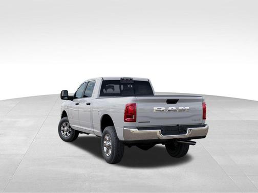 Bright White Clearcoat 2026 RAM 3500 Big Horn Crew Cab 4x4 6'4' Box
