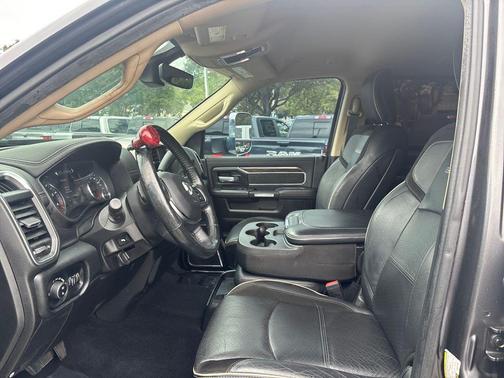 2019 RAM 2500 Laramie Crew Cab 4x4 6'4' Box
