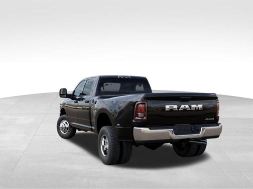 Diamond Black Crystal Pearlcoat 2026 RAM 3500 Tradesman