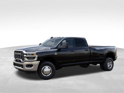 Diamond Black Crystal Pearlcoat 2026 RAM 3500 Tradesman