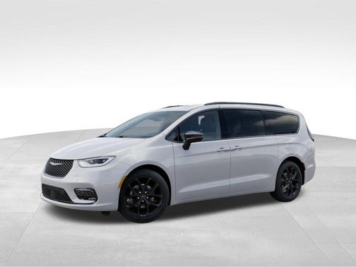 Bright White Clearcoat 2026 Chrysler Pacifica Limited