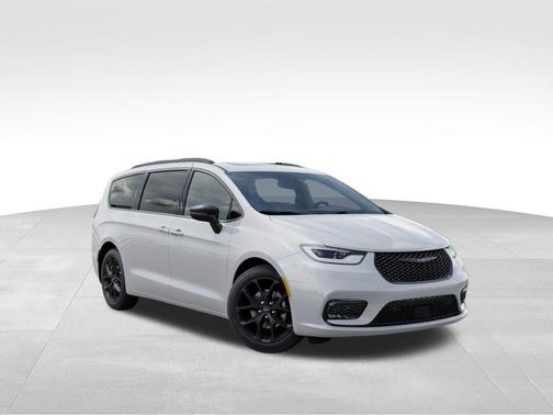 Bright White Clearcoat 2026 Chrysler Pacifica Limited
