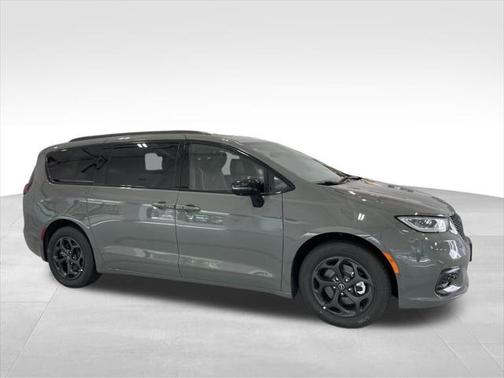 2025 Chrysler Pacifica Hybrid Select