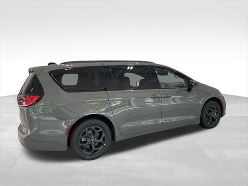 2025 Chrysler Pacifica Hybrid Select