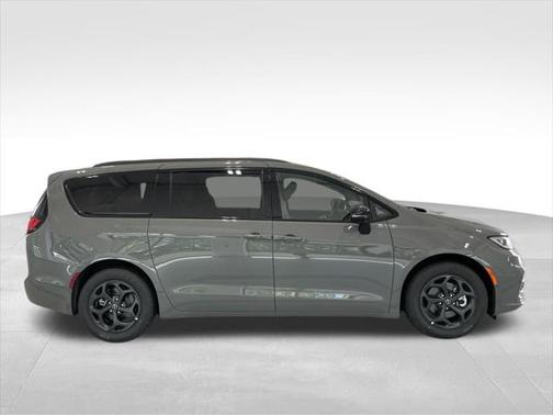 2025 Chrysler Pacifica Hybrid Select