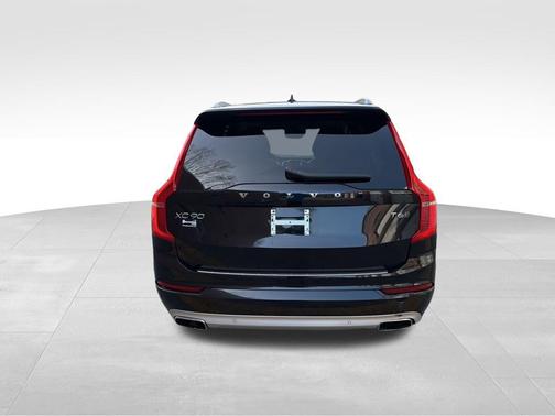 2020 Volvo XC90 T6 Momentum