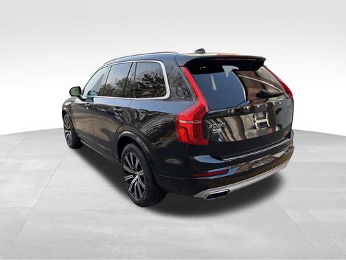 2020 Volvo XC90 T6 Momentum