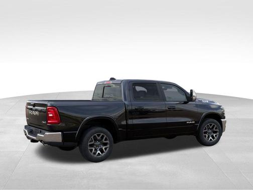 Diamond Black Crystal Pearlcoat 2026 RAM 1500 Laramie