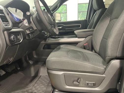 2025 RAM 2500 Big Horn Crew Cab 4x4 6'4' Box