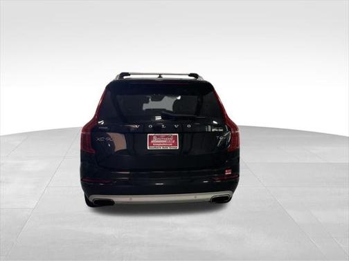 2017 Volvo XC90 T6 Momentum