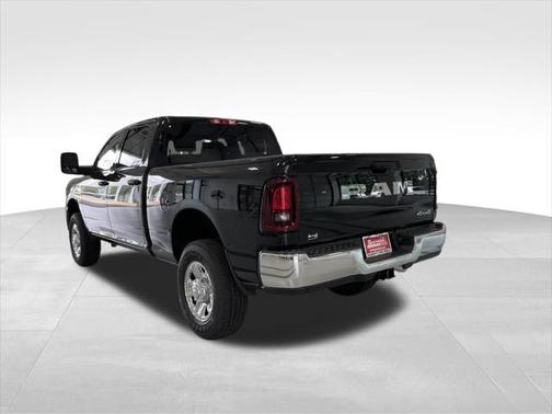2025 RAM 2500 Tradesman Crew Cab 4x4 6'4' Box