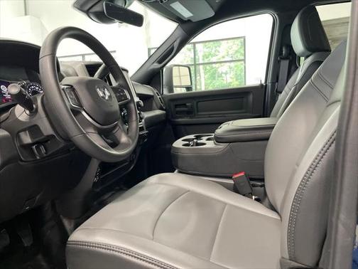 2025 RAM 2500 Tradesman Crew Cab 4x4 6'4' Box
