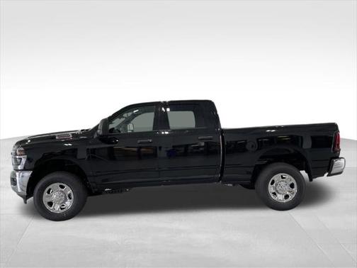 2025 RAM 2500 Tradesman Crew Cab 4x4 6'4' Box