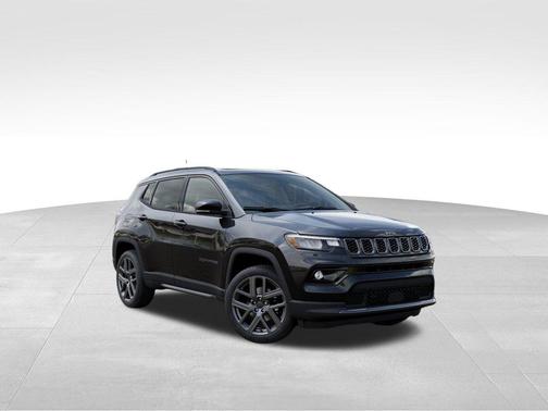 Diamond Black Crystal Pearlcoat 2026 Jeep Compass Limited