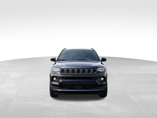 Diamond Black Crystal Pearlcoat 2026 Jeep Compass Limited