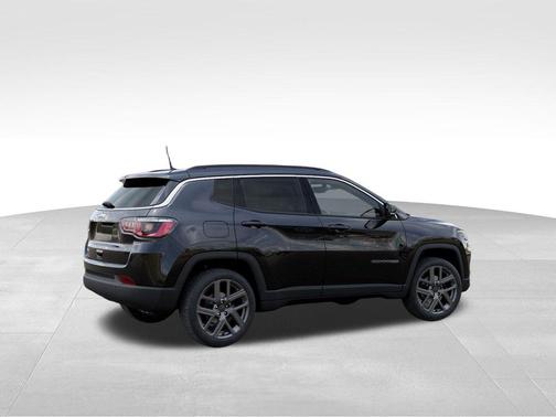 Diamond Black Crystal Pearlcoat 2026 Jeep Compass Limited