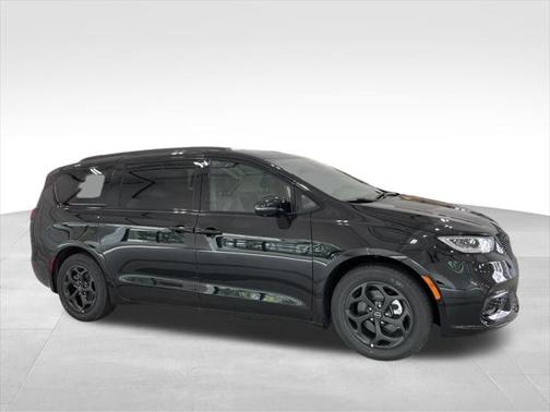 2025 Chrysler Pacifica Hybrid Select