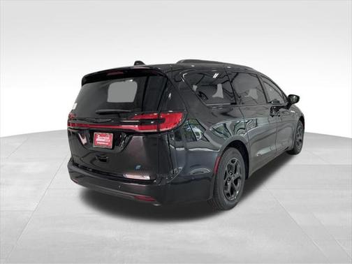 2025 Chrysler Pacifica Hybrid Select