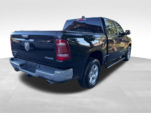 Diamond Black Crystal Pearlcoat 2019 RAM 1500 Big Horn