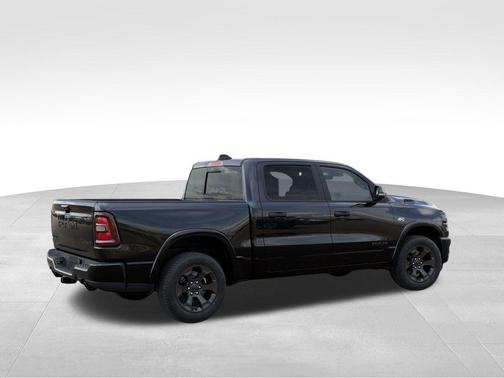 Diamond Black Crystal Pearlcoat 2026 RAM 1500 Big Horn/Lone Star