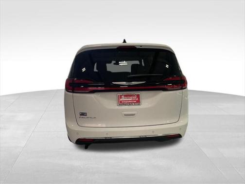 2025 Chrysler Pacifica L