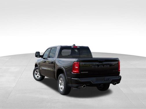 Diamond Black Crystal Pearlcoat 2026 RAM 1500 Big Horn/Lone Star