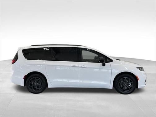 2025 Chrysler Pacifica Hybrid Premium S Appearance Pkg