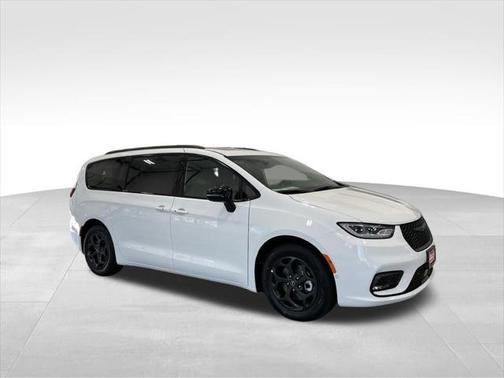 2025 Chrysler Pacifica Hybrid Premium S Appearance Pkg