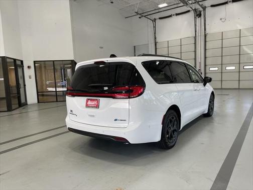2025 Chrysler Pacifica Hybrid Premium S Appearance Pkg