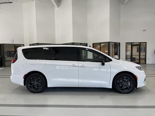 2025 Chrysler Pacifica Hybrid Premium S Appearance Pkg