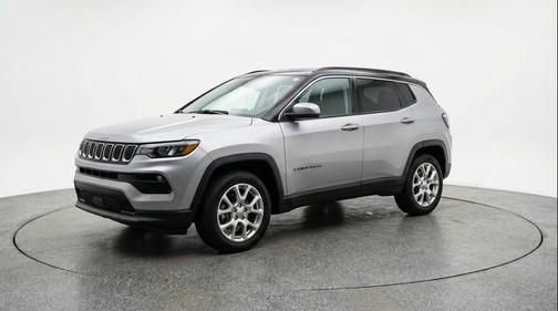 Silver Zynith Metallic Clearcoat 2025 Jeep Compass Limited