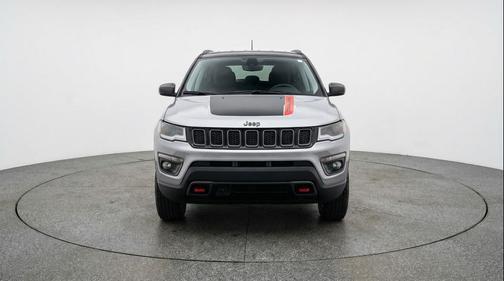 Silver Zynith Metallic Clearcoat 2025 Jeep Compass Trailhawk
