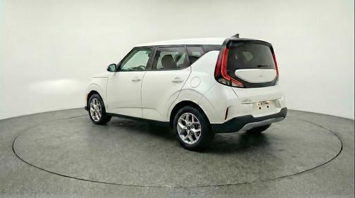 Snow White Pearl 2025 Kia Soul LX