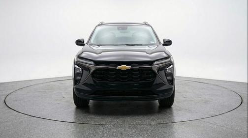 Mosaic Black Metallic 2025 Chevrolet Trax LT