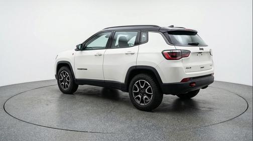 Bright White Clearcoat 2025 Jeep Compass Trailhawk