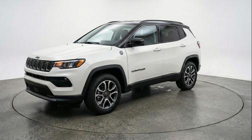 Bright White Clearcoat 2025 Jeep Compass Trailhawk
