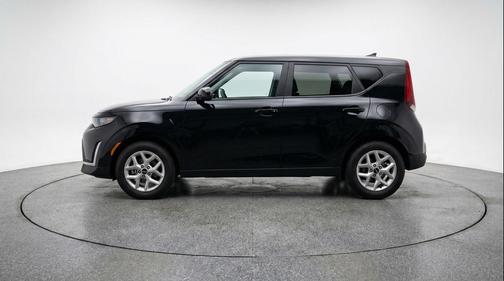 Fusion Black 2025 Kia Soul LX