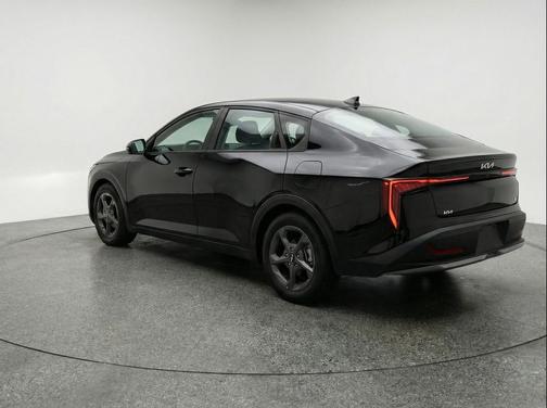 Aurora Black Pearl 2025 Kia K4 LXS