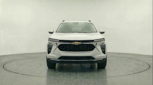 Summit White 2025 Chevrolet Trax LT